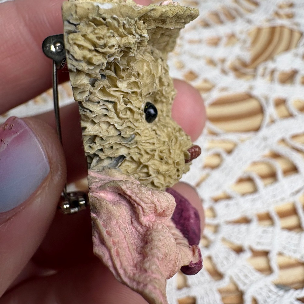 Vintage Unsigned Boyd Style Teddy Bear Brooch Cottagecore Textured Resin - Picture 6 of 7